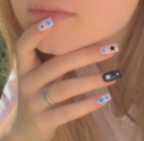 New Jeans Nails Designs, Minji New Jeans Nails, New Jeans Inspired Nails Kpop, Newjeans Nails Inspired, New Jeans Nail Art, Newjeans Nails Kpop, New Jeans Inspired Nails, Newjeans Nail Art, Newjeans Nails Designs