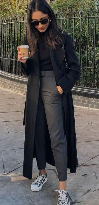 Black Overcoat Outfit Women Winter, Black Coat Work Outfit, Long Coat Casual Outfit, Plus Size Trench Coat Outfit, Long Black Trench Coat Outfit, Black Pea Coat Outfit, Black Trench Coat Outfit Classy, Black Cardigan Outfit Work, Black Overcoat Outfit Women