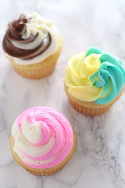 Cool Cupcake Decorating Ideas - Swirled Cupcake Frosting - Easy Ways To Decorate Cute, Adorable Cupcakes - Quick Recipes and Simple Decorating Tips With Icing, Candy, Chocolate, Buttercream Frosting and Fruit kids birthday party ideas cake Panda Cupcakes, Flamingo Cupcakes, Summer Cupcakes, Swirl Cupcakes, Frosting Techniques, Icing Techniques, Cupcake Icing, Cupcake Designs, Cupcake Frosting