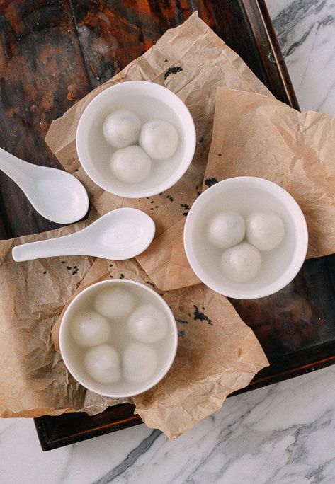 Tang Yuan (Sweet Rice Balls with Black Sesame Filling), by thewoksoflife.com Tang Yuan Recipe, Sweet Rice Balls, Daikon Recipe, Tang Yuan, Recipes Chinese, Wok Of Life, The Woks Of Life, Woks Of Life, Sweet Rice