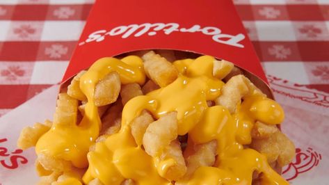 The Easiest Portillo's Cheese Sauce Recipe In Only 3 Quick Steps - Recipeska Copycat Portillos Cheese Sauce Recipe, Portillos Cheese Sauce Recipe, Cheese Fries Sauce, Orange Roughy Recipes, Melted Cheese Sauce, Potato Party, Cheese Sauces, How To Make Cheese Sauce, Cheddar Cheese Sauce