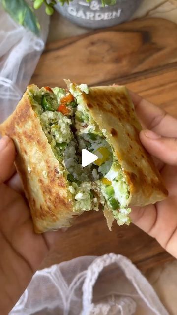 Breakfast Options Indian, Paneer Breakfast Recipes, Paneer Recipes Snacks, Paneer Frankie Recipe, Dinner Recipes Vegetarian Indian, Vegetarian Breakfast Recipes Indian, Coriander Recipes, Frankie Recipe, Indian Dinner Recipes