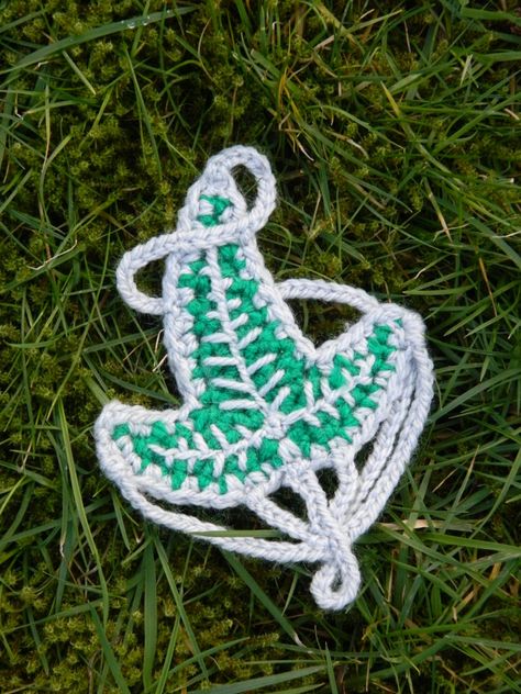 Lothlorien Leaf, Leaf Of Lorien, Simple Leaf Design, Leaves Tutorial, Crochet Leaf, Nerd Crafts, Crochet Leaf Patterns, Simple Leaf, Crochet Leaves