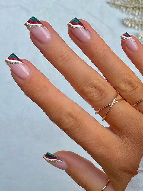 Christmas Nail Designs Acrylic, Christmas Acrylic Nails, Line Nail Designs, Mexican Nails, Red Christmas Nails, Christmas Nails Easy, Christmas Gel Nails, Lines On Nails, Simple Acrylic Nails