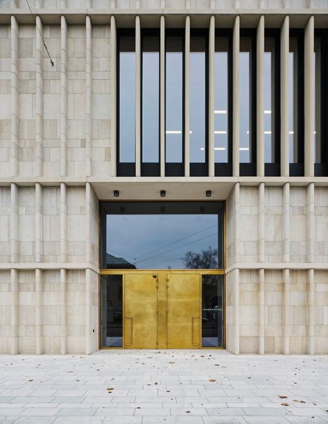 David Chipperfield adds limestone-clad extension to Kunsthaus Zurich Geometric Volume, Urban Concept, David Chipperfield Architects, David Chipperfield, Concrete Interiors, Exhibition Room, Open Staircase, Exposed Concrete, Cultural Architecture