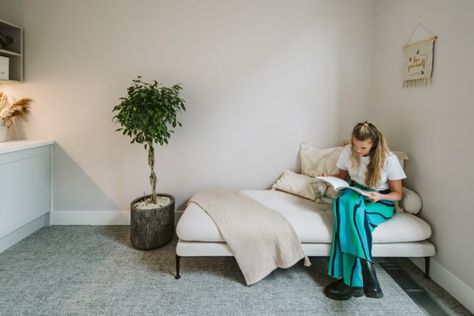 Bumble Offices - London | Office Snapshots Nursing Mothers Room, Nap Room, Wellbeing Space, Wall Art Plants, Dubai Office, Wellness Room, Nursing Room, Art Plants, Modular Lounge