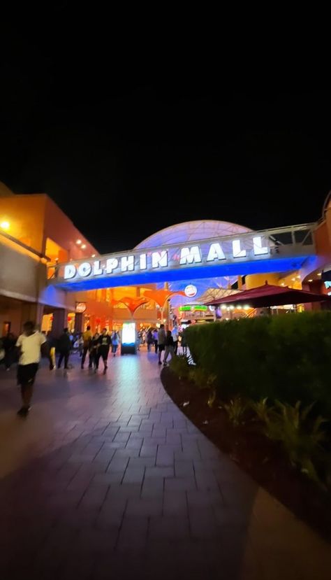 Aventura Mall Miami, Miami Shopping, Aventura Mall, School Products, Ocean City, Miami Dolphins, City Aesthetic, Travel Life, Summer Travel