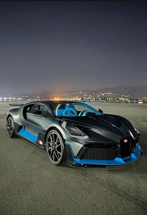 Cars Wallpaper Bugatti, Bugatti Divo Wallpapers, Bugatti Cars Wallpaper, Bugatti Aesthetic, Divo Bugatti, Bugatti Wallpaper, Wraith Rolls Royce, Cars Tokyo, Interior Car Cleaning