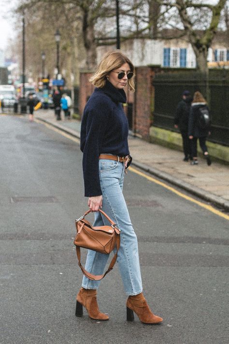 Suede Boots Outfit, Emma Hill, Boots Outfit Ankle, Jeans Outfit Winter, Mode Tips, Blue Jean Outfits, Cooler Look, Ținută Casual, Mode Ootd