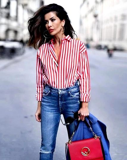 Red striped shirt + jeans.... classic combo! Chemise Outfit, Striped Blouse Outfit, Affordable Streetwear, Shirt Ootd, Outfit Street Style, Red Striped Shirt, Women Streetwear, Outfit Look, Clothes Women