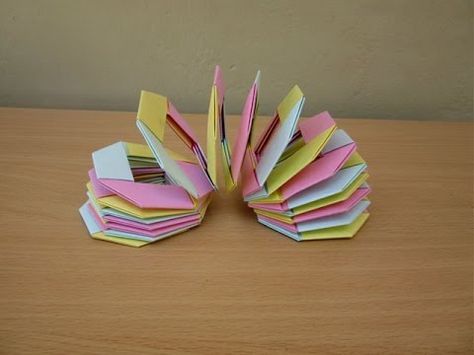 Origami Slinky Tutorial, Paper Craft Games, Paper Slinky, Origami Lizard, Action Origami, Craft Games, How To Make Origami, Crafts Origami, Modular Origami