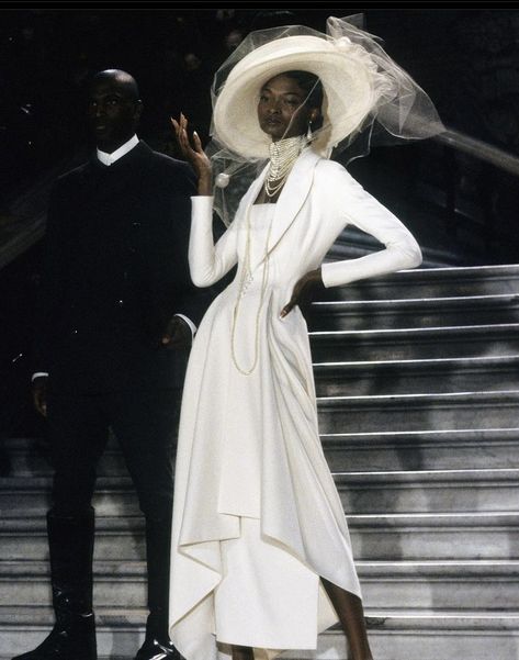 Dior Spring 1998, Vintage Dior Dress, Galliano Dior, Dior Fashion Show, Runway Fashion Couture, Vintage Runway, Collection Couture, Dior Dress, Christian Dior Haute Couture