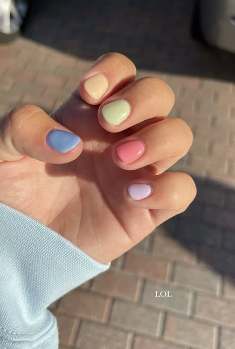 Multicolor Nails Spring, Cute Dipped Nails, Simple Gel Nails Short, Multicolor Nails, Multicolored Nails, Hello Nails, Summery Nails, Simple Gel Nails, Minimal Nails