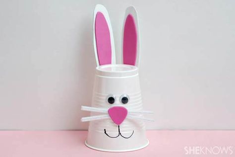 PLASTIC-CUP-CAN-Easter-bunny Diy – Velikonoce, Easter Fun Food, Easter Preschool, Easy Easter Crafts, Easter Bunny Crafts, Cup Crafts, Easter Projects, Daycare Crafts, Easter Art