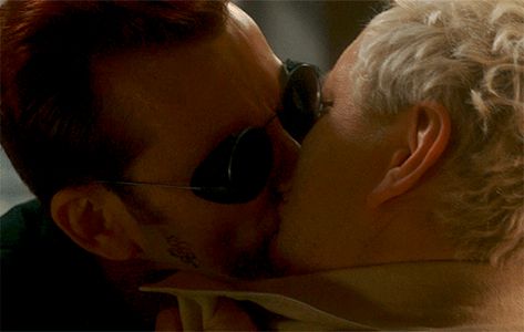 Aziraphale Crowley Kiss, Ineffable Husbands Kiss, Crowley And Aziraphale Kiss, Good Omens Kiss Scene, Aziracrow Kiss, Aziraphale X Crowley Kiss, Crowley X Aziraphale Fanart Kiss, Angel Demon Love, Good Omens Kiss