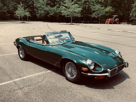 British Racing Green Aesthetic, British Racing Green Cars, Dating Loki, Dark Green Car, Jaguar E Type 1961, Green Jaguar, British Green, Jaguar Sport, Mercedes Benz For Sale