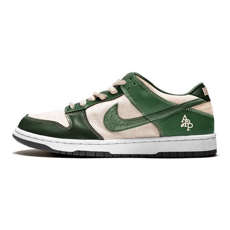 Birk W on Instagram: “aplasticplant x Nike Dunk Low Concept by me These are not available.” Green Dunks, Jordan 4 Black, Skor Sneakers, Nike Models, Dunks Nike, Green Paisley, Sneaker Stores, Green Sneakers, Moon Boots