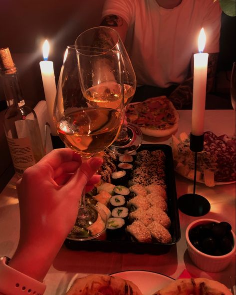 food Romantic Diners At Home, Cena Romantica Aesthetic, Romantic Gestures Aesthetic, Romantic Dates Aesthetic, Romantic Dinner Aesthetic, Dinners Aesthetic, Cena Aesthetic, Dating Aesthetics, Anniversary Aesthetic