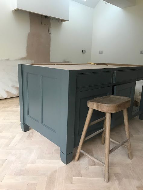 Kitchen Cabinets Farrow And Ball, Island Paint Colors, Kitchen Cabinets Colour, Farrow And Ball Colours, Farrow And Ball Kitchen, Cabinet Colours, Solid Wood Kitchen Cabinets, Painted Kitchen Cabinets Colors, Project House