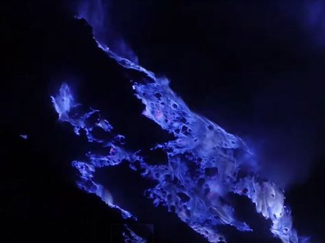 Incredible volcano erupts BLUE lava - here's why, according to science - Mirror Online Lightning Volcano, Volcanic Environment, Purple Volcano, Volcanic Lightning, Blue Lava Volcano, Blue Lava, Erupting Volcano, Blue Flames, Life Form