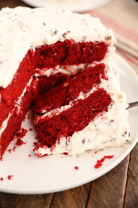 Hyvee Recipes, Red Velvet Cake Recipe Easy, Southern Red Velvet Cake, Best Red Velvet Cake, Red Vegetables, Red Velvet Cake Recipe, Velvet Cake Recipes, Dessert Cakes, Strawberry Jello