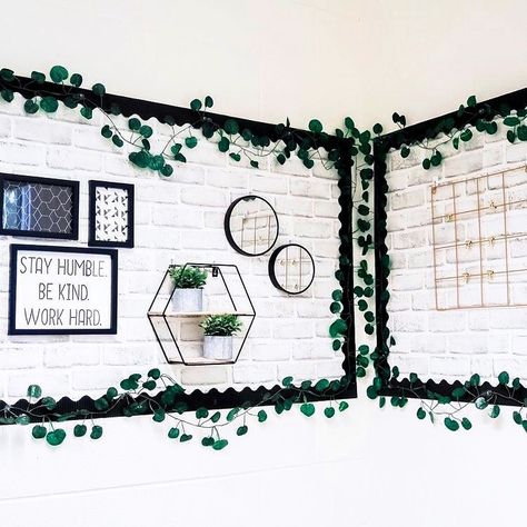 Classroom Borders, Classroom Goals, Boho Farmhouse Decor, Interior Boho, Classroom Makeover, Elementary Classroom Decor, Classroom Decor Themes, Before We Go, Middle School Classroom