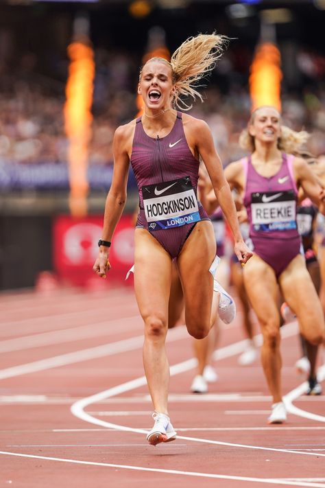 Keely Hodgkinson (GBR) • 2024 London Diamond League #running #800metres Keely Hodgkinson, Running Inspo, Daisy Keech, Athletics Track, Female Runner, Athletic Girls, Sport Body, Track Field, Sporty Girls