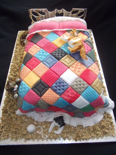 Quilt Themed Cake, Enid Birthday Cake, Quilt Cake Ideas, Quilted Cake Design, Quilt Cake, Patchwork Cake, Quilted Cake, Christmas Cake Ideas, Birthday Sweets