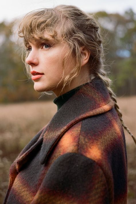 Taylor Swift Evermore, Taylor Swift, Swift, A Woman, Hair