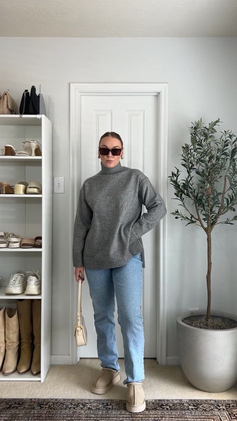 Oversized Turtleneck Sweater Outfits, Turtleneck Sweater Outfits, Sweater Outfit Casual, Turtleneck Sweater Outfit, Chic Clothing Style, Sweater Outfits Fall, Simple Fall Outfits, Oversized Turtleneck Sweater, Uggs Outfit