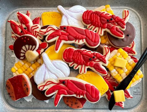 The Bake More: Crawfish Pirogue Cake with Cookie Crawfish, Corn, Potatoes, and Fixings Crawfish Cake Ideas, Crawfish Cookies Decorated, Crawfish Birthday Cake, Crawfish Boil Cookies, Crawfish Cookies, Crawfish Boil Cake, Crawfish Cake, Boiled Cookies, Earl Gray Tea