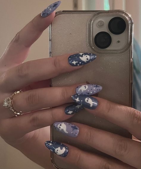 Long almond shaped purple nails with ghosts Spooky Gel X Nails, Baby Blue Halloween Nails, Lilac Halloween Nails, Light Blue Halloween Nails, Dark Blue Nails Halloween, Halloween Nails Blue, Purple Nails With Ghost, Blue Halloween Nails, Bat Nails