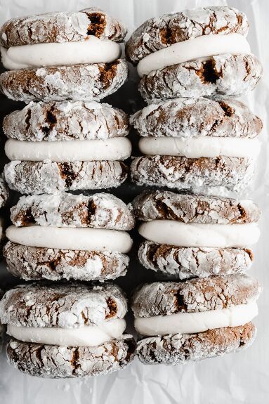 It’s getting to be that time of year when we will be in full cooking-baking mode! There are so many delicious and classic cookies to choose from, but I think that your holiday definitely needs these yummy little gingerbread cookie sandwiches! Vanilla bean cream cheese frosting is sandwiched between two dense and chewy gingerbread crinkle cookies for the ultimate Christmas cookie experience. These cookies would look so pretty in a Christmas cookie box to give to family, neighbors,… Best Christmas Cookie Recipes, Gingerbread Recipes, Vanilla Bean Frosting, Xmas Baking, Christmas Cookie Box, Cookie Sandwich, Cookie Sandwiches, Christmas Cookie Recipes, Crinkle Cookies