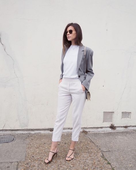 Effortless casual chic and simple. Thats how I like it Julia Lundin, Rugged Style, Workwear Fashion, Selvedge Denim, Raw Denim, Business Attire, May 21, Office Wear, Work Boots