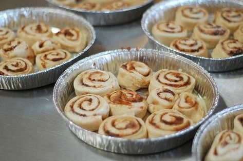 thepioneerwoman Pioneer Woman Cinnamon Rolls, Rolls Rolls, Maple Frosting, Homemade Food Gifts, Aloo Gobi, Pioneer Woman Recipes, Ree Drummond, The Pioneer Woman, Round Cake Pans