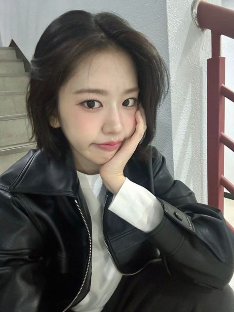 Yujin 🐶 ✨️🖤 Iz One Yujin, Icona Pop, Find Instagram, Girls Music, I Luv U, Look At The Stars, Yu Jin, I Love Girls, Starship Entertainment