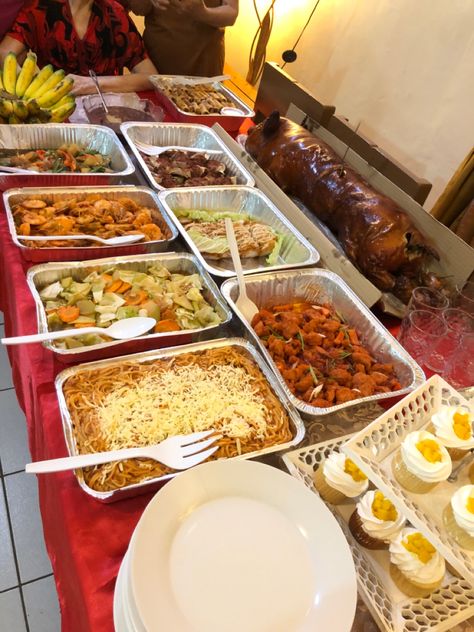 Filipino Food Fake Story, Filipino Dinner Aesthetic, Filipino Handaan Birthday, Filipino Birthday Party Food Ideas, Pinoy Handaan Birthday, Family Function Snap, Birthday Food Ideas Filipino, Filipino Food Party Table, Filipino Food Party