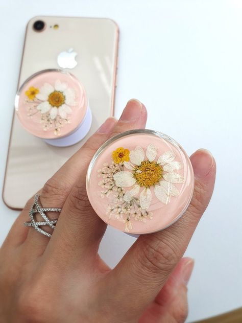 Diy Resin Phone Case, Diy Resin Earrings, Diy Resin Crystals, Seni Resin, Dried Flower Resin, Flower Resin Jewelry, Handmade Phone Case, Resin Jewelry Diy, Epoxy Resin Crafts