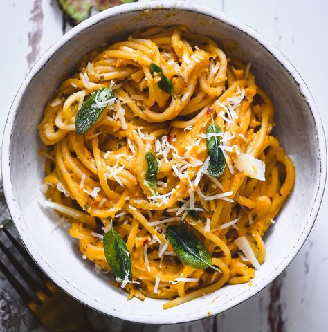 Butternut Alla Vodka | Nourish Deliciously Butternut Squash Vodka Sauce, Creamy Vodka Sauce, Butternut Squash Noodle, Xmas Recipes, Vodka Pasta, Vegetable Boxes, Squash Puree, Alla Vodka, Linguine Pasta