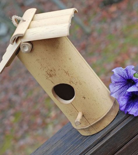 25+ Ideas Impresionantes para Decorar con Bambú Bamboo Diy, Bamboo Planter, Beautiful Birdhouses, Bamboo Decor, Bamboo Art, Bamboo House, Bamboo Garden, Bamboo Crafts, Bamboo Tree