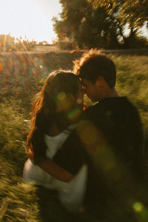 an sunny sunset engagement session in the green grass and trees next to a small river and Arizona. best poses for couples and engagement photography Couple Tree Photography, Fall River Engagement Pictures, Grass Couple Photoshoot, Backyard Engagement Photoshoot, Cypress Gardens Sc Engagement, Grass Engagement Pictures, Backyard Engagement Pictures, Nature Couples Photoshoot, Grassland Photoshoot