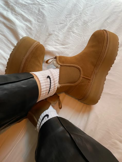 Ugg m Chelsea Ugg Boots, Ugg Chelsea Platform, Chelsea Ugg Boots Outfit, Ugg Neumel Platform Outfit, Ugg Chelsea Boots Outfit, Ugg Neumel Platform, Chelsea Boots Outfits, Ugg Chelsea Boots, Fall And Winter Boots