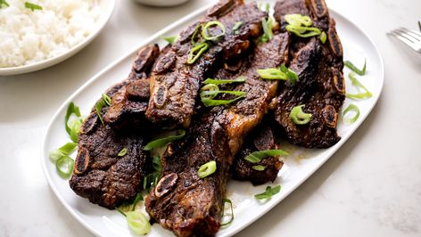 Korean LA Galbi Recipe - Mashed La Galbi Recipe, Korean Beef Ribs, Galbi Recipe, Soy Sauce Recipes, La Galbi, Recipes With Soy Sauce, Asian Pear, Gluten Free Chili, Korean Beef