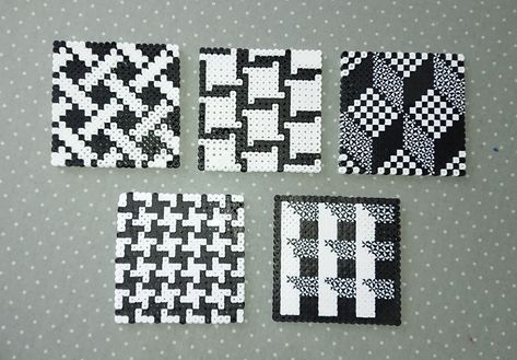 Perler Coasters, Hama Beads Coasters, Hamma Beads Ideas, Fuse Bead Patterns, Hama Beads Design, Perler Bead Templates, Motifs Perler, Hama Beads Patterns, Diy Perler Beads