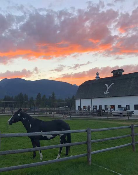 13 U.S. Dude Ranch Vacations to Live Your Best Cowboy Life - PureWow Ranch In Colorado, Horse Ranch Aesthetic, Ranch Life Country Living, Montana Core, Chief Joseph Ranch, Montana Ranch House, Kate Core, Wyoming Summer, Montana Aesthetic