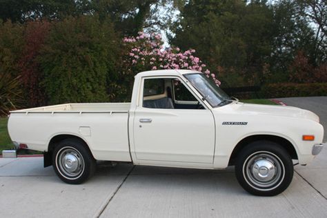 Unearthed: 1978 Datsun 620 Pickup. Once upon a time, compact pickup trucks were the norm in the US. Not anymore as automakers want us to upgrade to full-size pickups for reasons many don't need. Small Pickup Trucks, Compact Pickup Trucks, Compact Trucks, Datsun Pickup, Small Pickups, Nissan Trucks, Vintage Pickup Trucks, Mini Trucks, Honda Cr