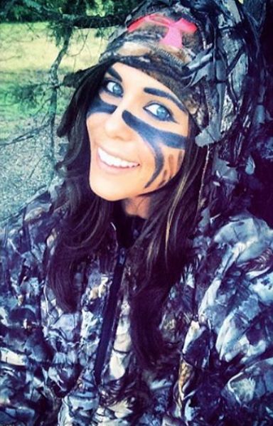 Hunting Face Paint, Women Deer Hunting, Camo Costume, Camo Makeup, Eye Black Designs, Camo Face Paint, Girls Who Hunt, Deer Halloween Costumes