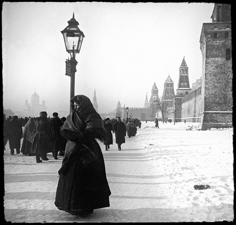 January 1, 1900.  The Chelnokov Collection: The history of the Russian exodus through photographs - The Eye of Photography 19th Century Aesthetic, The Brothers Karamazov, Colorized Photos, Russian Culture, Imperial Russia, Historical Pictures, Winter Aesthetic, Eastern Europe, The Snow