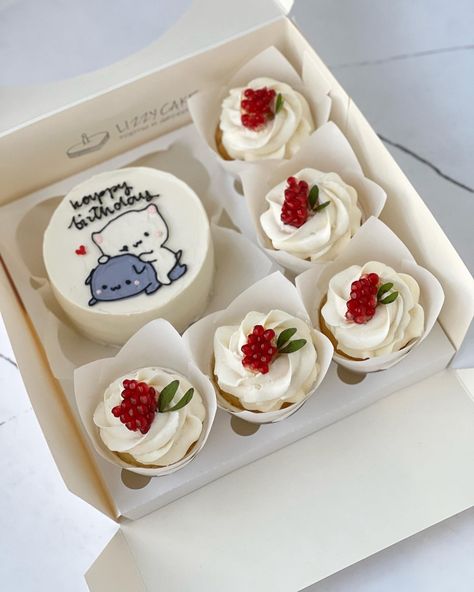 Mini Cake And Cupcake Set, Bento Cake With Cupcakes Set, Happy Birthday Maria, Cake Korean, 30 Cake, Bento Cakes, Cute Gifts For Friends, Relationship Challenge, Cupcake Boxes