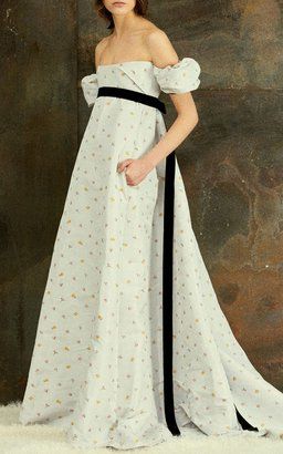 Off-The-Shoulder Gown by Philosophy di Lorenzo Serafini Pre-Fall 2018 Wedding Dresses Ball Gown, Dresses Ball Gown, Trendy Wedding Dresses, Lorenzo Serafini, Wedding Dress Inspiration, Trendy Wedding, Wedding Dress Styles, Mode Vintage, Ball Gown Wedding Dress